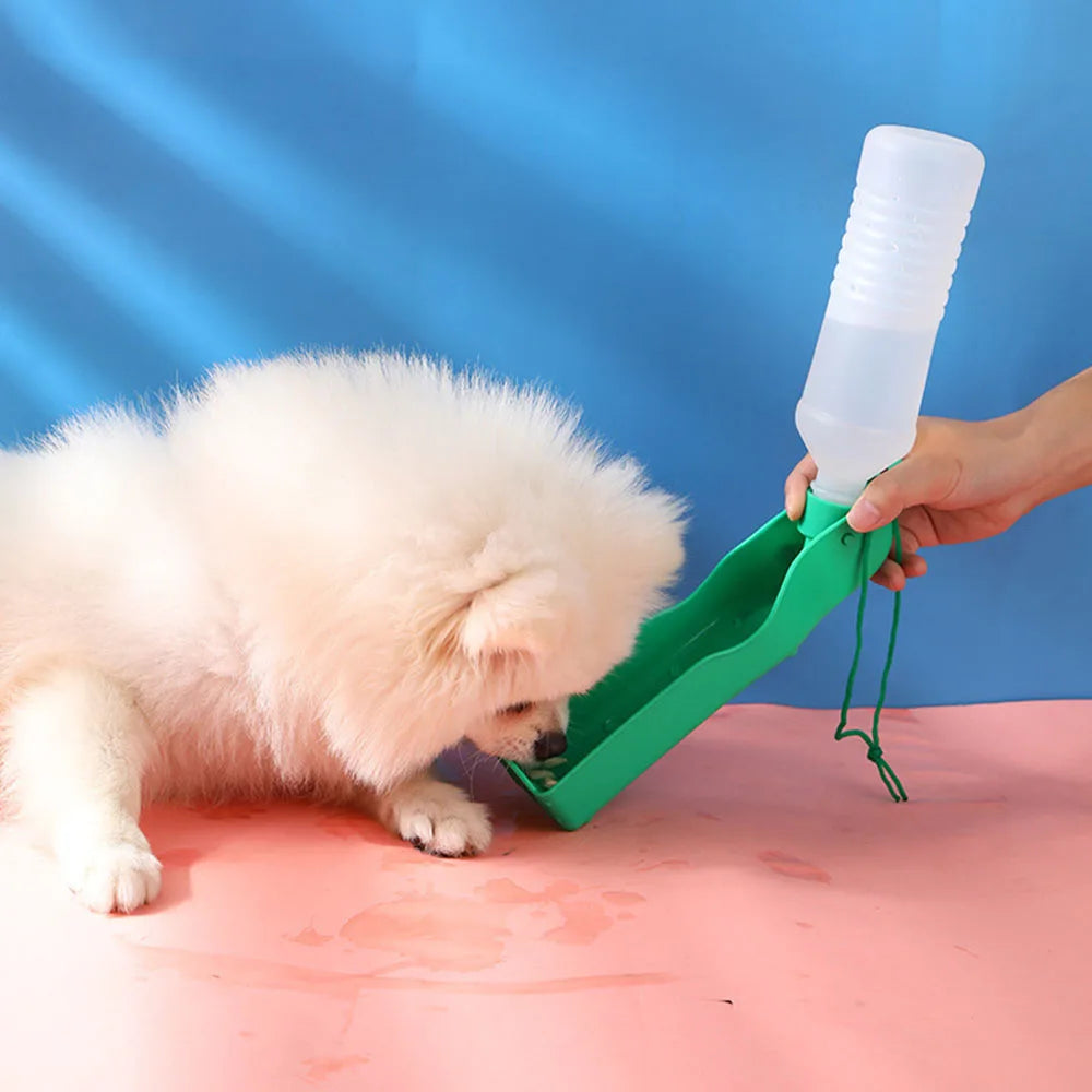 Outdoor Travel Dog Water Bottle for Walking Portable Dog Water Dispenser Pet Drink Cup with Rotatable Clamshell Sink 250ml 500ml